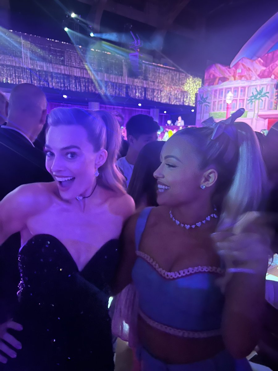 These Barbies are besties 👯‍♀️