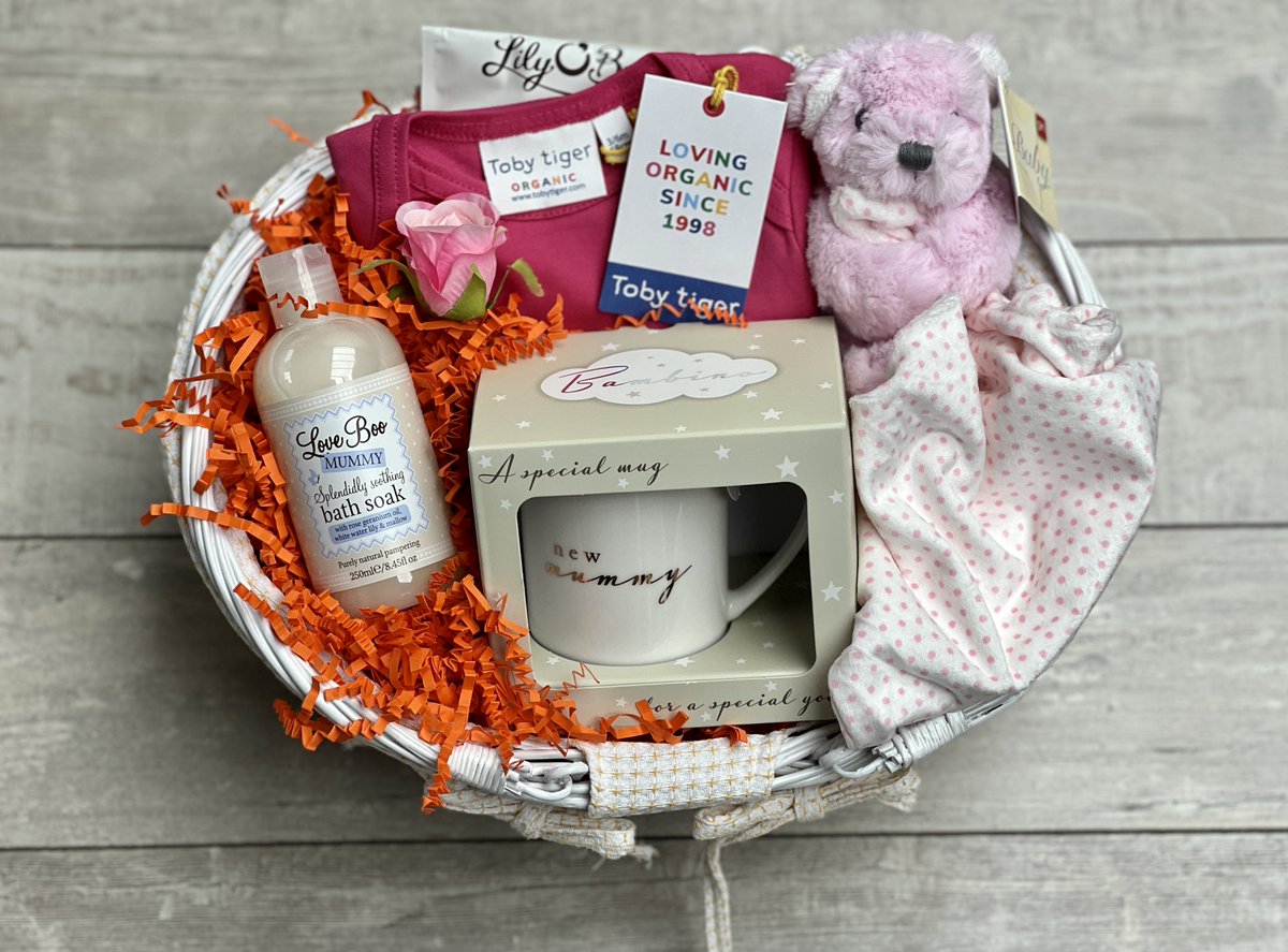 BasketsGalore's tweet photo. Today's Gift Basket Of The Day is the "Mummy &amp; Me Baby Girl"

https://t.co/5rAGjSplyk

Follow &amp; RT to enter #prize draw to #win a Gift Basket. 

More info via our blog. 

#dailydispatch #gifts #competition #giftbasketsrule #babygifts #babygirlgiftbasket https://t.co/lwvYRSsbpU