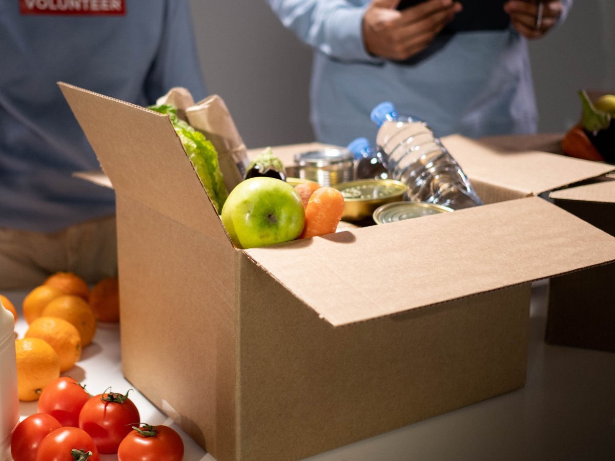 CCB_Jax's tweet photo. With free/reduced lunches unavailable over summer break, many children in Jacksonville who rely on school for steady meals are now left with empty stomachs. Help us bridge the summer food gap by donating to our food pantry! 🥫

Learn how you can help ➡️ https://t.co/xAGxS0HaCU https://t.co/YE8saT9R1k