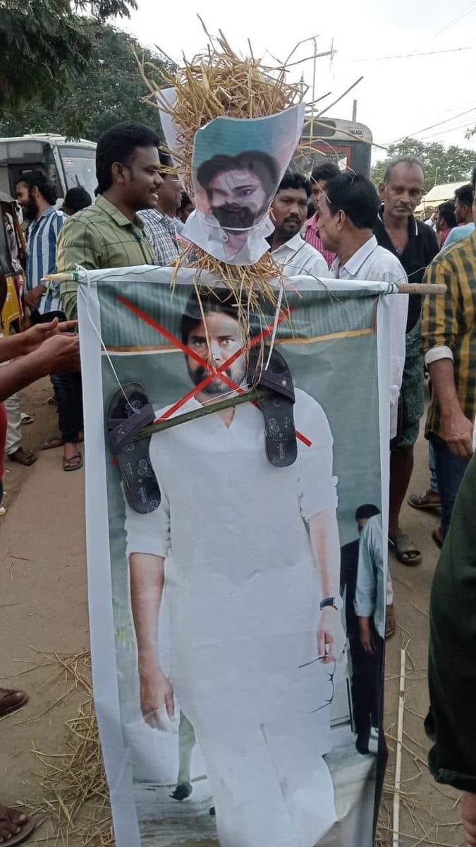 YSJaganTrends's tweet photo. AP Volunteers ON 😂😂😂🔥🔥🔥

#PawanSaySorryToVolunteers https://t.co/ACkOITh1Aq