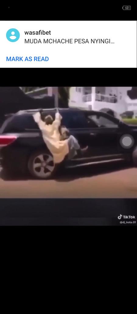 Mwenye video clip yoyote ya huyu mwamba aweke kwenye comment 🤣🤣