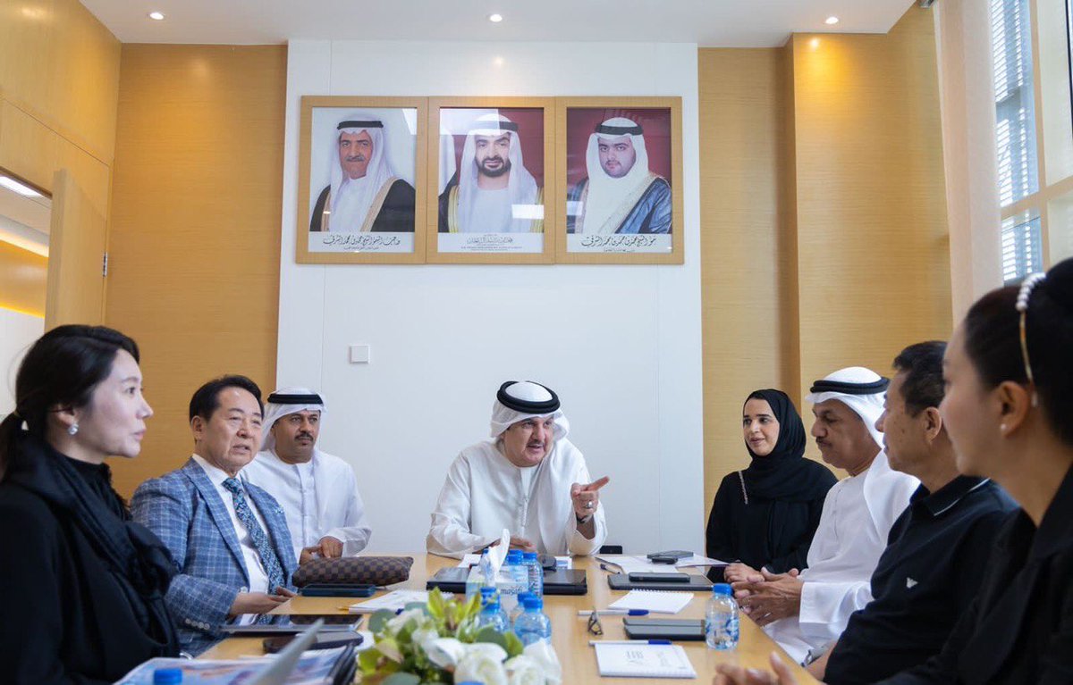 Fujmun's tweet photo. بلدية الفجيره تستقبل وفد كوري رفيع المستوى لبحث  فرص الاستثمار و تعزيز التعاون بين البلدين https://t.co/gBkcujOk2t