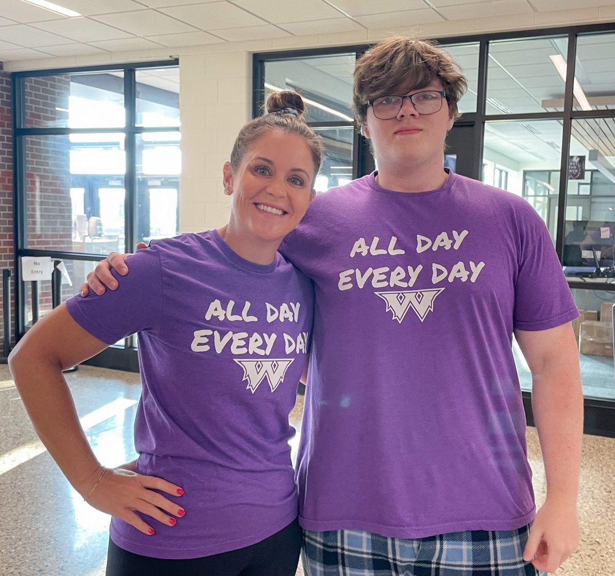 Ms_Varney_'s tweet photo. A little summer twinning action ⁦@whs_wolves 🐺💜⁩ #BetterTogetherWPS https://t.co/cxoyOEz541