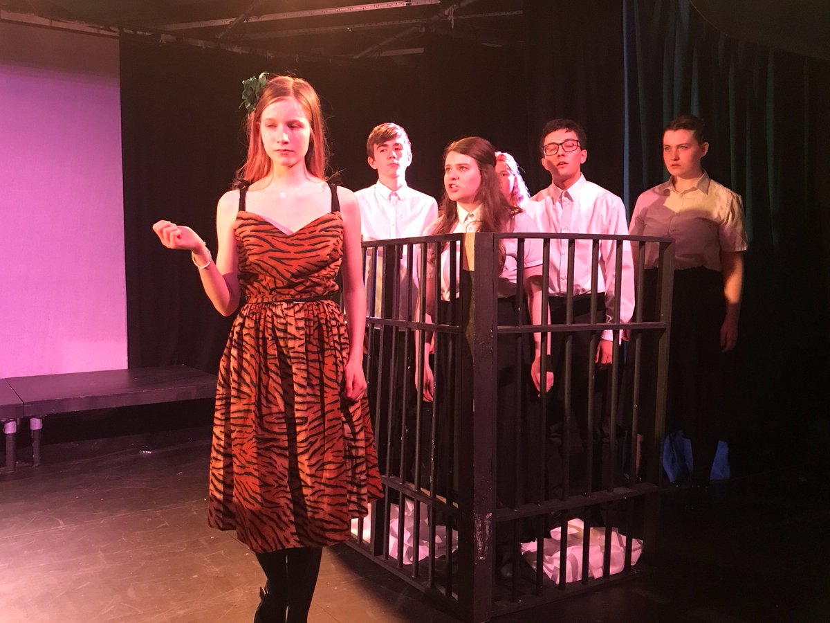 pace_yt's tweet photo. JEKYLL &amp; HYDE
By Evan Placey
After R.L. Stevenson
By arrangement with Nick Hern Books
#pacefest #summer #youththeatre #play #renfrewshireactivities https://t.co/zefpsDpI2l