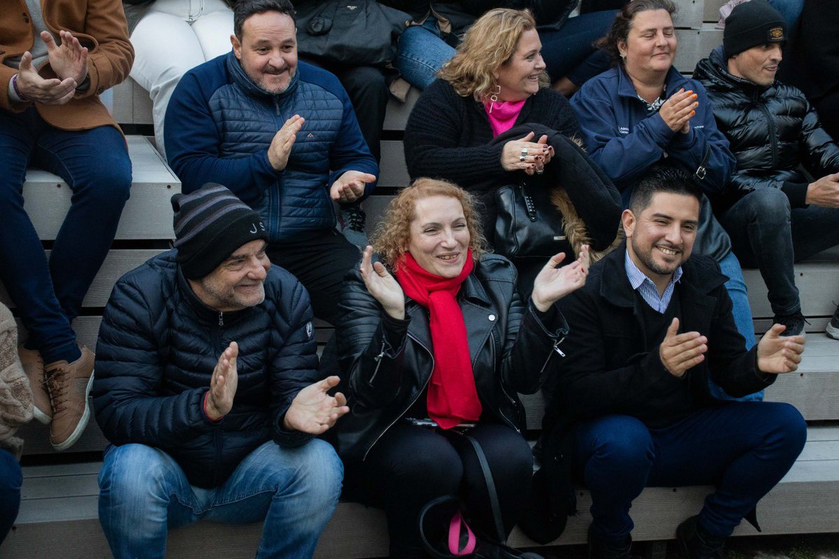 AgrupacionVyB's tweet photo. Comienza una nueva etapa en otra entidad gremial hermana, que comparte nuestras convicciones y tiene la firme decisión de defender y representar los intereses y derechos de las y los trabajadores ferroviarios y portuarios, y no priorizar prebendas para grupos minúsculos. https://t.co/rqkcaIMpKd