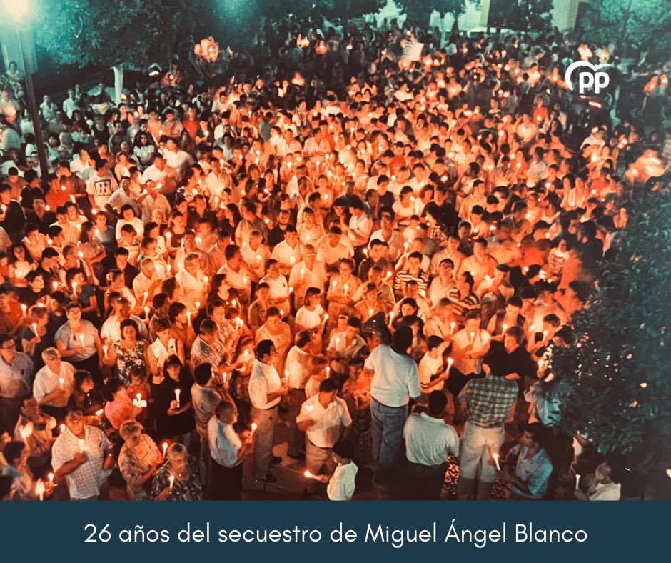 PPLoradelRio's tweet photo. Tal día como hoy hace 26 años Lora del Río y el resto de España se paralizó, ETA secuestró a Miguel Ángel Blanco.

🖤🇪🇸 Su recuerdo y su legado permanecerán siempre en nuestra memoria. 

📸 Fotografías históricas de la concentración que tuvo lugar en Lora del Río. https://t.co/wiuAgLcIHr