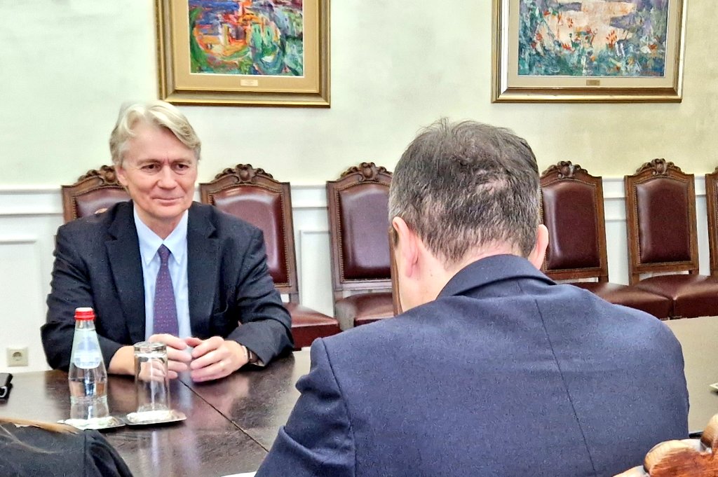 MFA Serbia (@mfaserbia) on Twitter photo During the farewell visit of #Norway Amb H.E. <a href="/JornGjelstad/">Jørn Gjelstad</a>, DPM/FM #Dacic thanked him for personally contributing to intensification of political dialogue & coop between #Serbia & #Norway. Interlocutors confirmed very good 🇷🇸🇳🇴 ties & readiness for their further expansion. During the farewell visit of #Norway Amb H.E. <a href="/JornGjelstad/">Jørn Gjelstad</a>, DPM/FM #Dacic thanked him for personally contributing to intensification of political dialogue & coop between #Serbia & #Norway. Interlocutors confirmed very good 🇷🇸🇳🇴 ties & readiness for their further expansion.