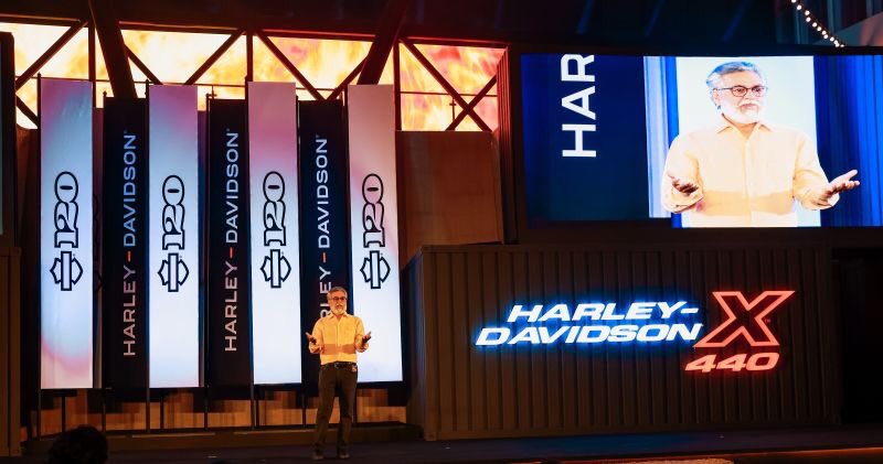 Hero MotoCorp ha dado un paso adelante en su viaje a una mejor calidad con el fabricante estadounidense Harley-Davidson, con el lanzamiento de su primera motocicleta premium desarrollada conjuntamente: la Harley-Davidson X440 en India. <a href="/HeroMotoCorp/">Hero MotoCorp</a> <a href="/harleydavidson/">Harley-Davidson</a> ¿Qué opinan?