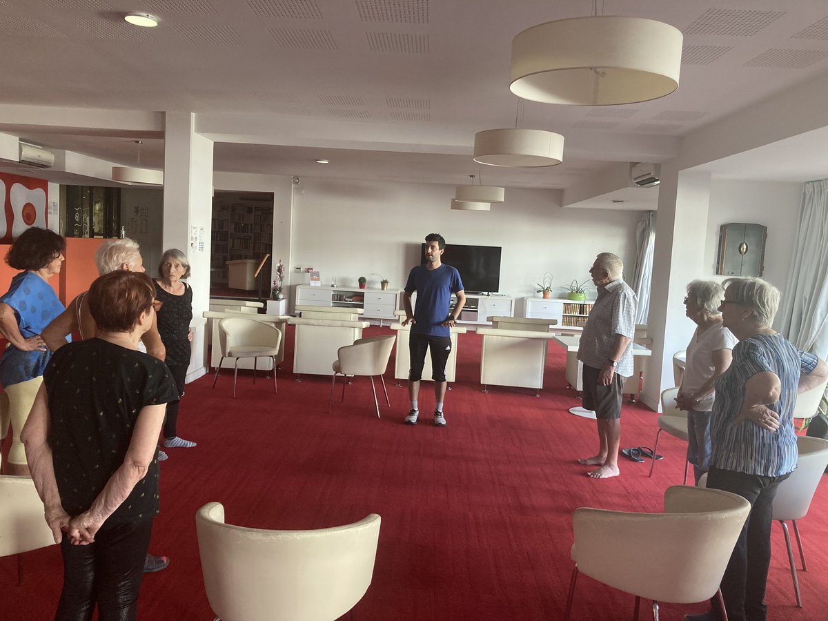 SenMarseille10's tweet photo. on ne se laisse pas aller aux Sénioriales St Loup, séance de gym adapté avec Greg #senioriales #neosphere #stloupseniors https://t.co/1hidAsFmgQ