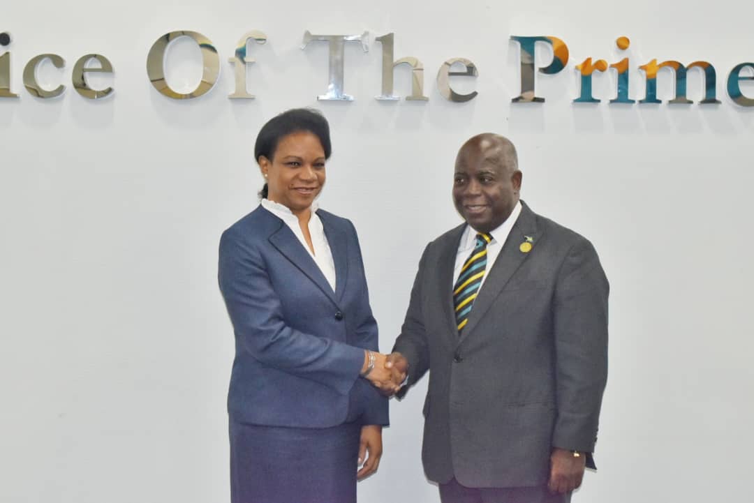 CubaMINREX's tweet photo. Vice Primera Ministra de #Cuba 🇨🇺 , @InesMChapman, asiste a Festejos por el Aniversario 50 de la independencia de Las #Bahamas 🇧🇸.

🔗https://t.co/db41VpyA1V https://t.co/aBJVB4qGdM