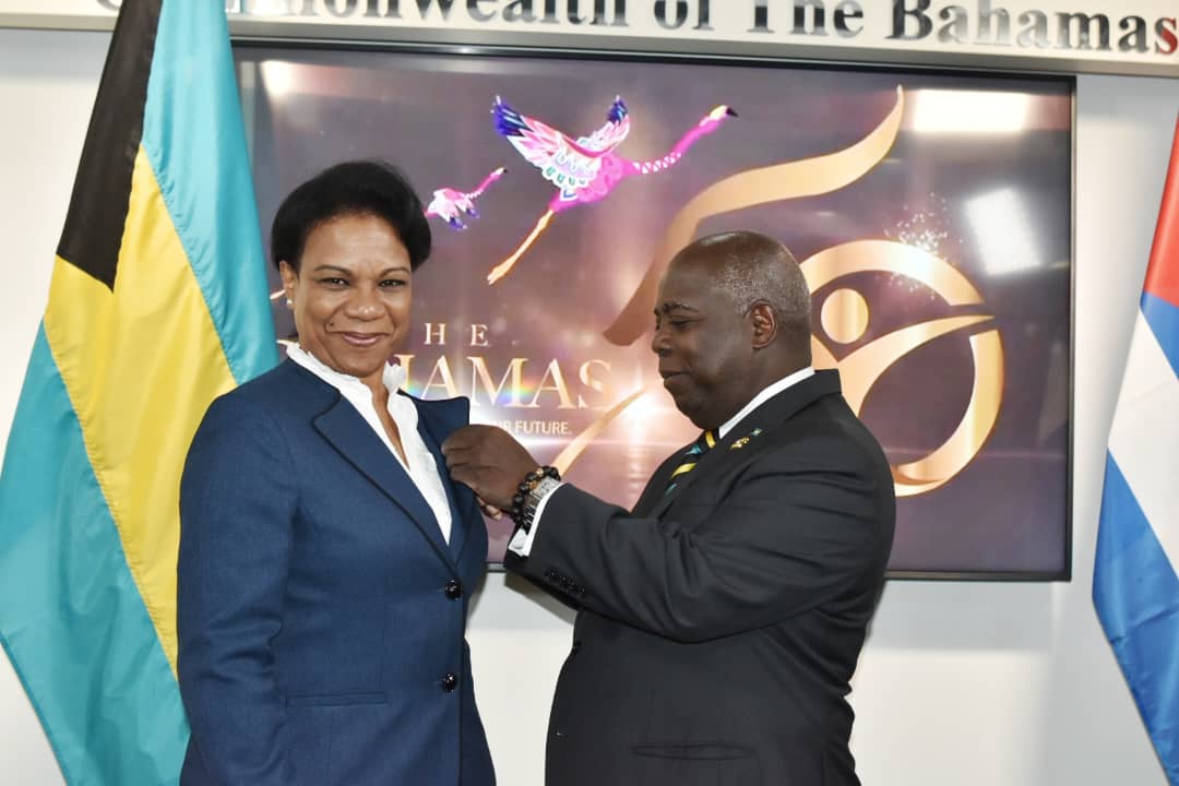 CubaMINREX's tweet photo. Vice Primera Ministra de #Cuba 🇨🇺 , @InesMChapman, asiste a Festejos por el Aniversario 50 de la independencia de Las #Bahamas 🇧🇸.

🔗https://t.co/db41VpyA1V https://t.co/aBJVB4qGdM