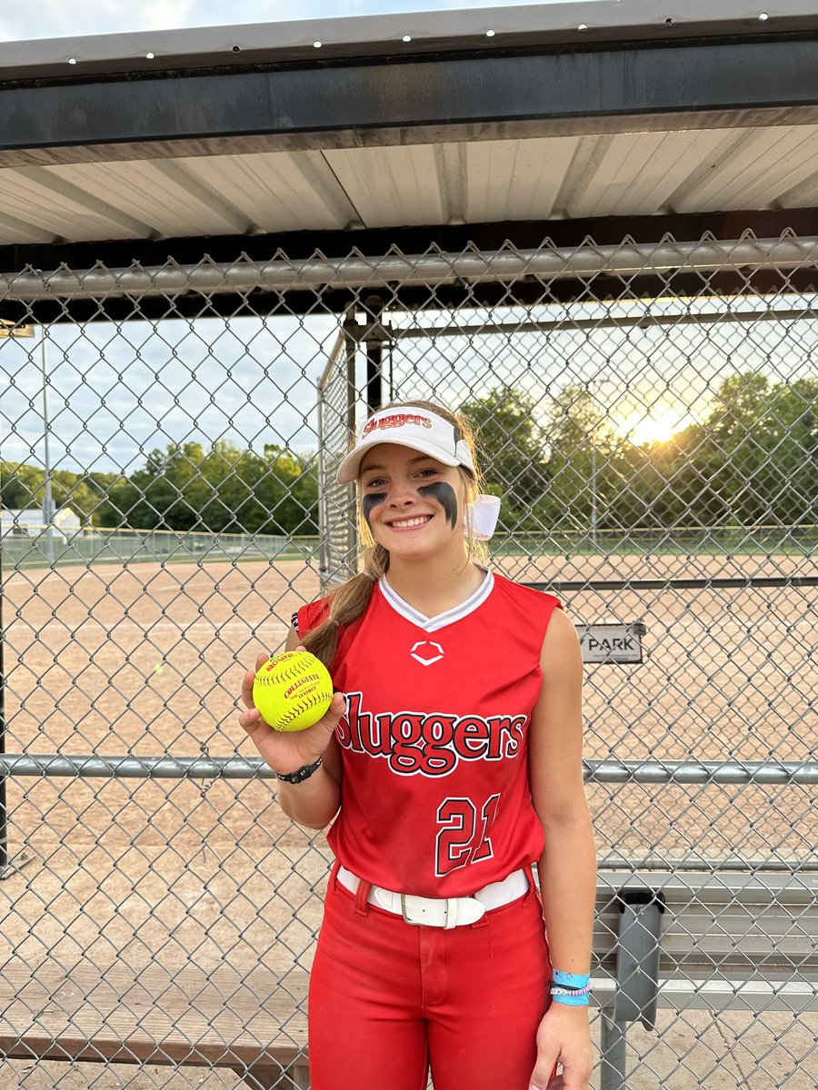 SluggersArnold's tweet photo. This kid hit her team leading 13th💣 of the season!  Congrats @gmolitor21! https://t.co/kfG3pomSfB