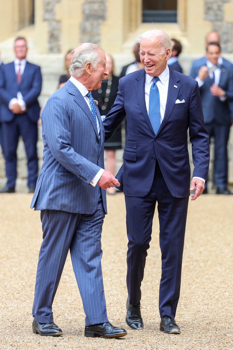 RoyalFamily's tweet photo. The King has welcomed @POTUS Biden to Windsor Castle.

A Royal Salute was given by the Welsh Guards. https://t.co/O1mXvGfGYO