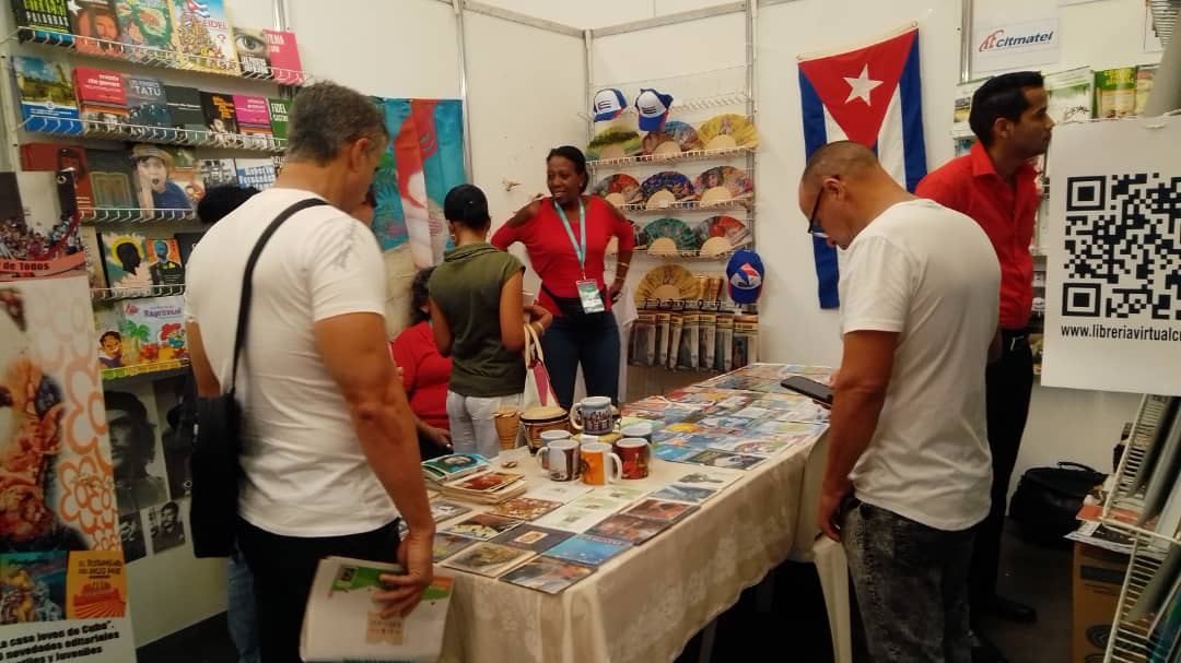 CITMATELOficial's tweet photo. 🇨🇺📚 #EdicionesCitmatel en la FIL de Guatemala, con una variada propuesta de contenidos cubanos para todos los gustos. Música, baile, poesía, juegos y más de la rica tradición cultural cubana. Visítenos‼
#Cuba #Filgua2023 https://t.co/rte7E3W5ys