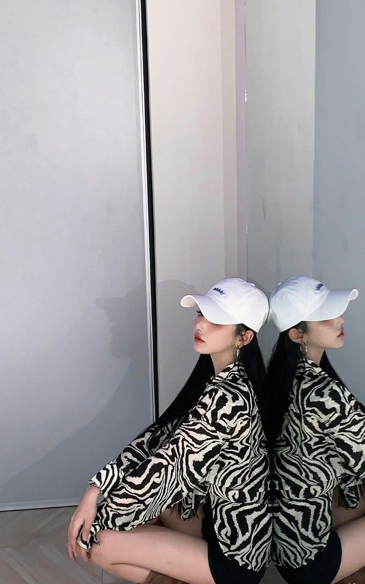 queenxueer's tweet photo. Xueer works studio weibo update

Unlock the practice room version Xuexue ❄️Super burning dance and summer fit 100%💓

#KongXueer #孔雪儿 #SherryKong https://t.co/GmU6MBZai4