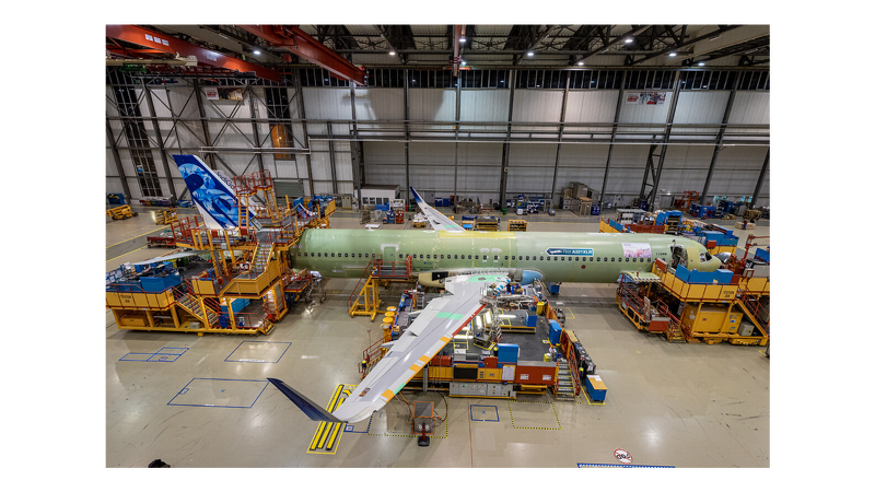 Aviationa2z's tweet photo. European plane maker Airbus (EPA: AIR) has officially opened a new final assembly line for its A321neo passenger jet in Toulouse, France.
#Airbus #A321neo #A321 #AirbusNews #FAL #FinalAssemblyLine #Aerospace #Avgeeks #Aviation #Toulouse #France #News
https://t.co/WiEvcZblXv https://t.co/u7vc3aq0jU