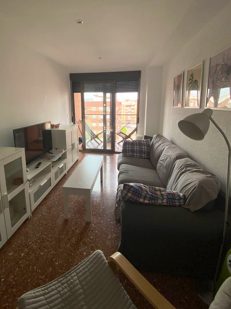 raquellezmar's tweet photo. Se alquila habitación en Valencia para el curso que viene (septiembre - enero)

📍En zona Ayora, calle músico ginés, 18

🚇 A 10 minutos andando de Tarongers y 3 de Mercadona, Consum, parada metro Ayora y bus

Se agradece difusión! 😊 https://t.co/IzWie0NWWt