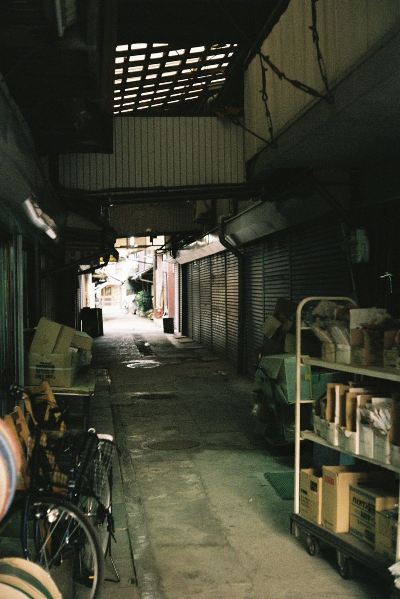 HisaFoto's tweet photo. 「#鹿児島Alley 」
.
.
.
#leica #leicaiiib #summitar #ズミタール  #beliveinfilm #ifyouleave #theanalogueproject #analogfeatures #analogue #filmphoto #filmcommunity #filmisnotdead #ishootfilm #filmcamera #フィルム #フィルムカメラ #鹿児島 #kagoshima #japan https://t.co/J1g3a6wgy7