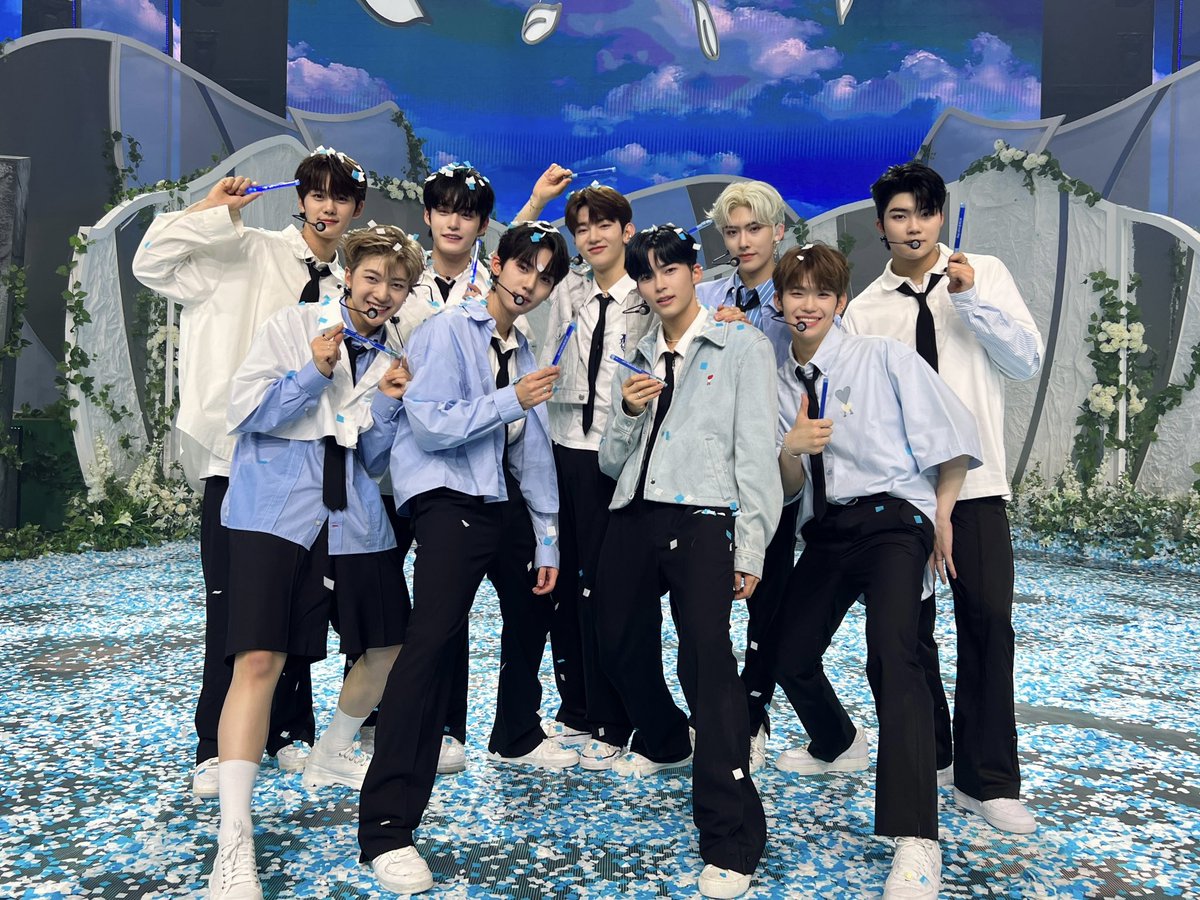 q8nwook's tweet photo. camat debut sayang sayangku <3 https://t.co/OVgTfLBoxv