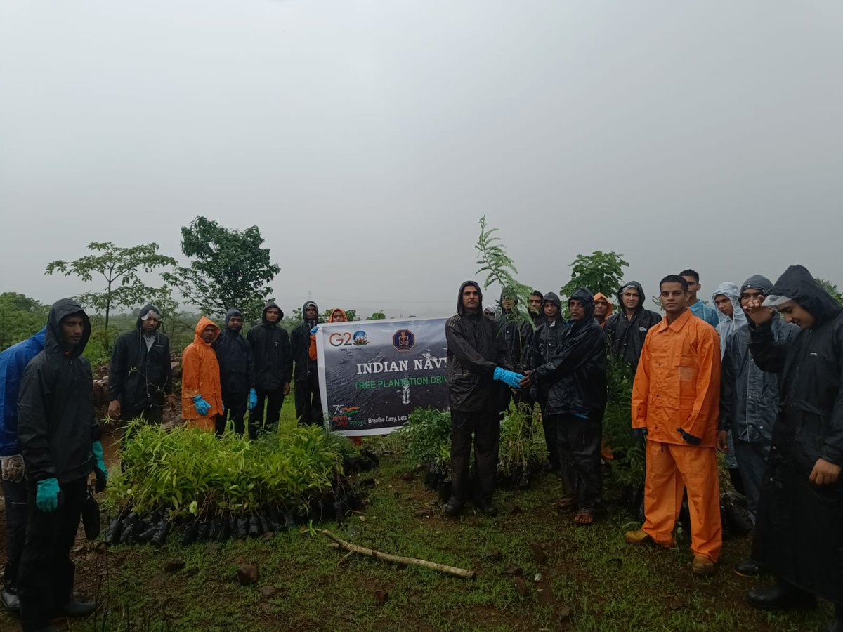 IN_HQMNA's tweet photo. #INSAgnibahu &amp; #22MVS, is undertaking a Tree plantation drive in five villages of Shahapur Districte &amp; will sow 19,000 saplings in two weeks. Each sapling sowed is testimony of our unwavering resolve towards a sustainable environment.
#AzadiKaAmritMahotsav
 #GreenIndiaInitiative https://t.co/ryK3597UvG
