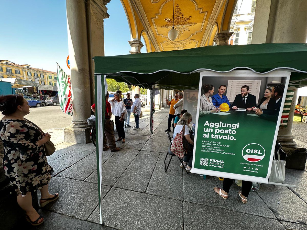 f_barelli's tweet photo. Oggi in piazza ad Alessandria per la raccolta firme... Noi ci siamo W la Cisl
@AlessandriaAsti https://t.co/iwIW4Z4pdn