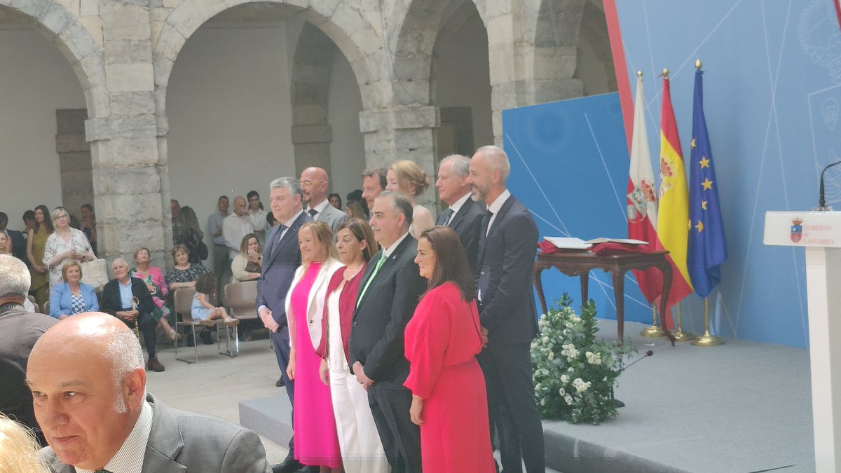 TampmDueso's tweet photo. Muchas gracias a la nueva consejera de justicia de Cantabria @misabelurrutia por el detallallazo de invitarnos a la toma de posesión de la presidenta @mjburuaga. Enhorabuena y mucha suerte.
#equiparacion#sectorizacion#autoridad#tuabandonomepuedematar https://t.co/vX3W0rvO3W