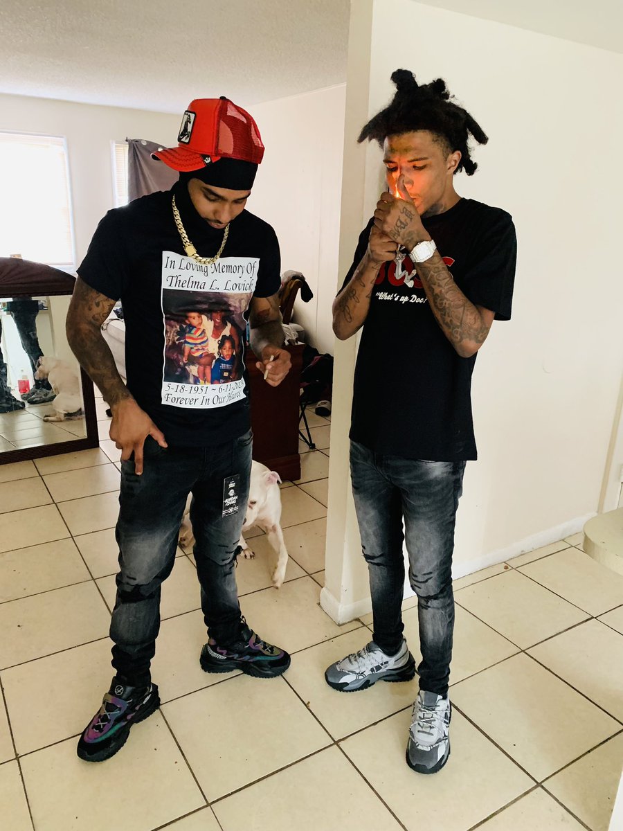 walkdowndunk's tweet photo. Every nigga round me got a injury or hat https://t.co/4OJgt3w6g9