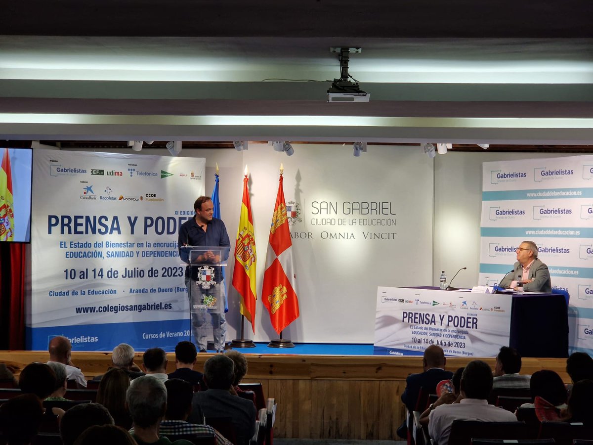 CiudadEducacion's tweet photo. En esta mañana nos han acompañado Graciano Palomo como maestro de ceremonias presentando al Profesor en economía José Carlos Díez de la Universidad de Alcalá y Carmen Artigas, secretaria de Estado de Digitalización e Inteligencia Digital.
#ciudaddelaeducacion #prensaypoder https://t.co/J2wa0RmmLo