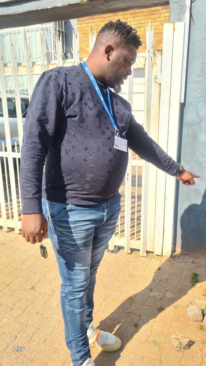 WarllyE's tweet photo. @PSAFLIVE Hello guys please beware of this guy. He claims to be working for Joburg water 💧 as area manager .checking all houses if water has been bridged .he will threatened you and want money from you . He doesn't work in any of city of joburg or joburg water etc   his a crook . https://t.co/svmjh3yedR