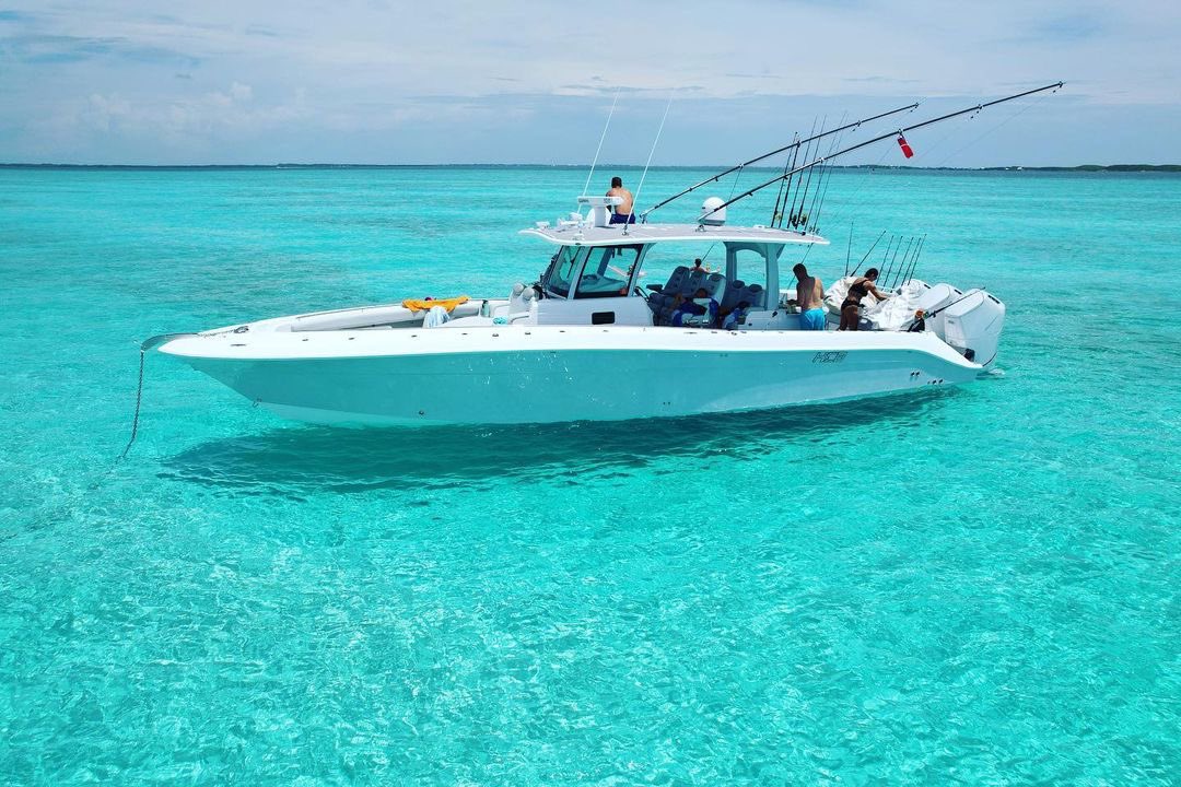 Boat or fly to the Out Islands of the Bahamas and explore paradise from Abaco Beach Resort’s centrally located premier marina! Book your rooms and berth with us now at AbacoBeachResort.com! 

📸 by guest Billy M.