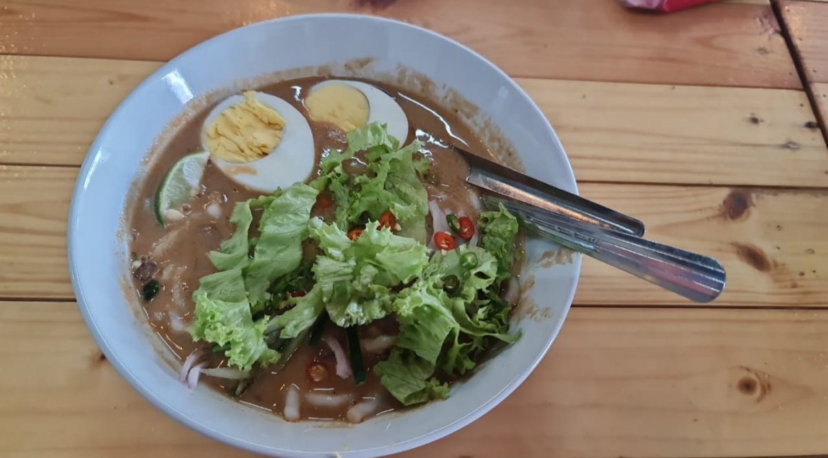 drzaherah's tweet photo. Laksa Penang Kuah Pekat. Sedap. Sangat Sedap. Laksa Cheq, Bukit Jelutong. https://t.co/6toFa8dBAw