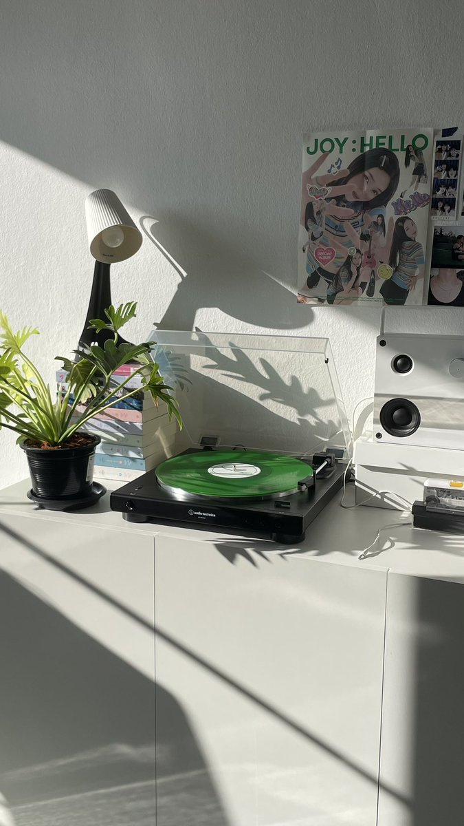 whyfallinluv_'s tweet image. Sunlight before ☔