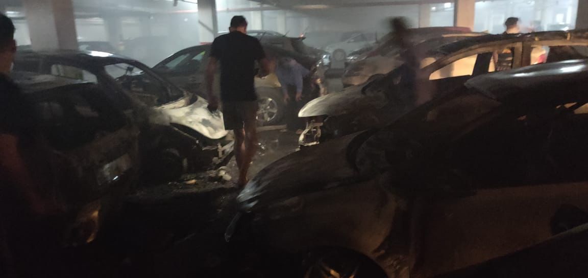 AbhayKiSuno's tweet photo. Please cover this major incident @thetribunechd:
https://t.co/OBXoYOn2z4

Fire in basement in The Views, Mohali a posh @emaardubai high-rise project burnt 6 cars &amp; 1 motorbike on Jul 9. Fire suppression system did not work! Processes failed! No response from Emaar. https://t.co/U4MxmrlpMv