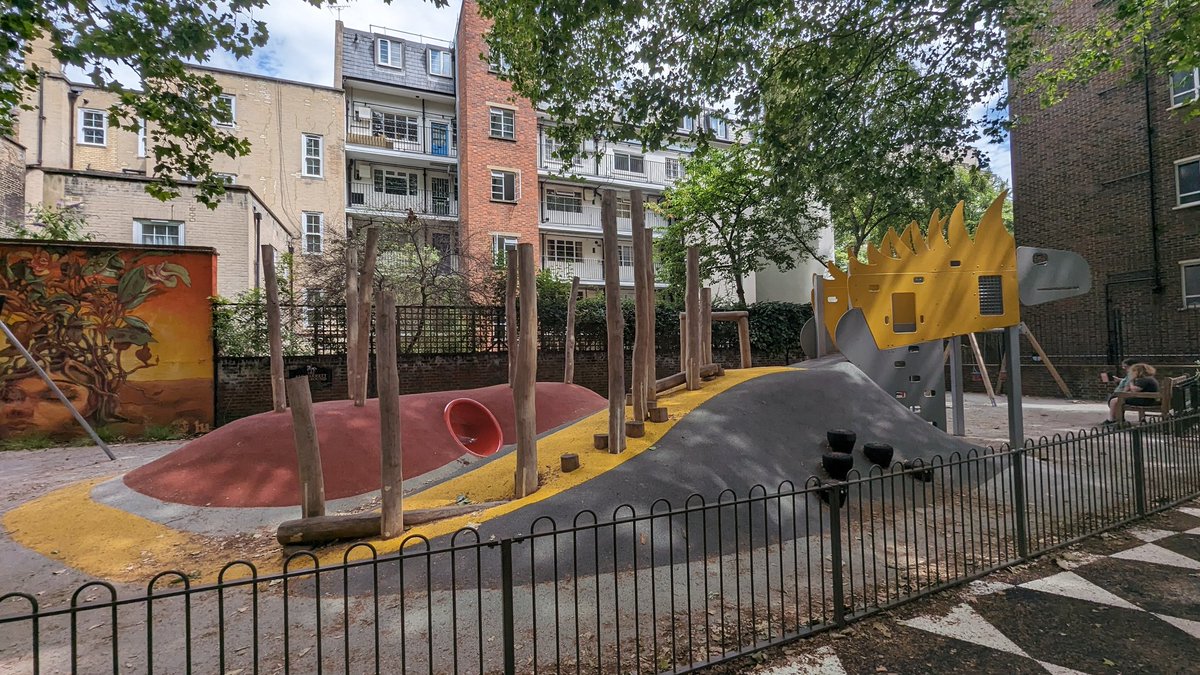 freeparks_co_uk's tweet photo. Tucked away from the hustle and bustle of London near @GreatOrmondSt this exciting lizard themed playground is waiting to be explored! Another great playground from @KompanUK 🌳❤️ https://t.co/LM6ga2Fd2h