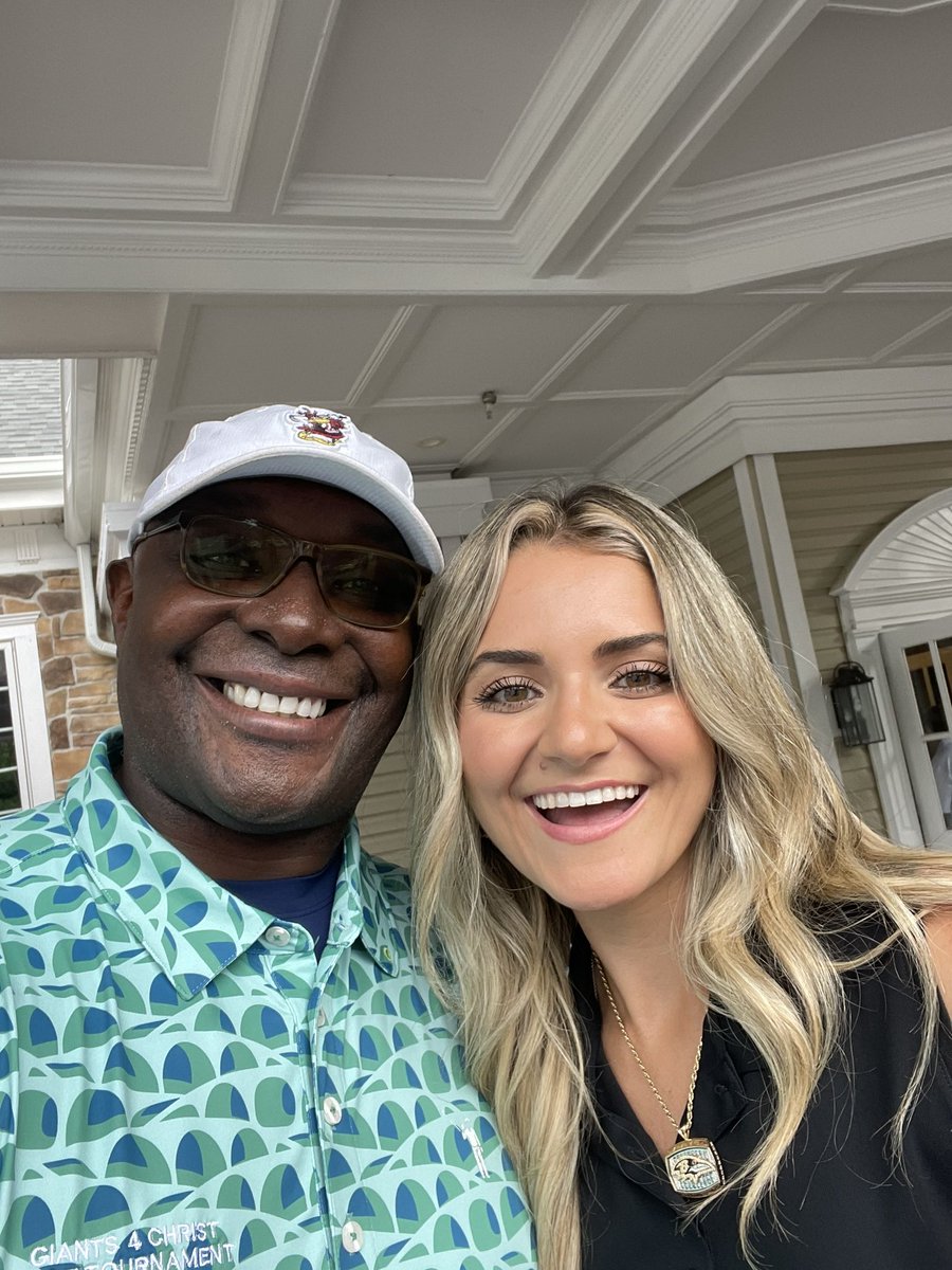 Golf bring people together. This is the late @tonsiragusa daughter. I loved her father and now I have a new friend. Man I love golf