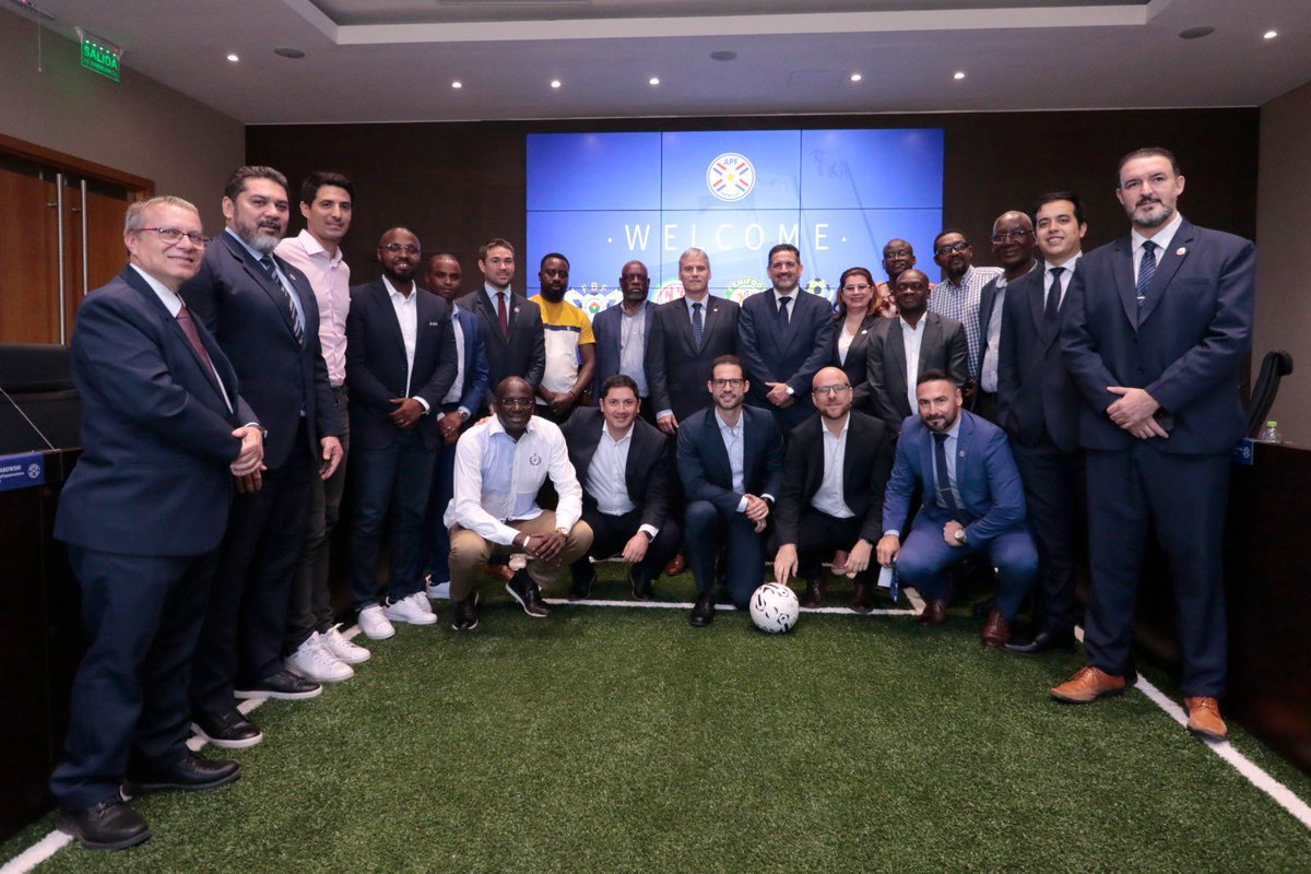 ForwardAmericas's tweet photo. Histórica visita de los ejecutivos de federaciones de África a Costa Rica y Paraguay. Excelente intercambio de iniciativas relacionadas a proyectos de infraestructura a través del programa #FIFAForward. ¡Muchas gracias @fedefutbolcrc y @APFOficial por el cálido recibimiento! https://t.co/nv0TA0ZcO7