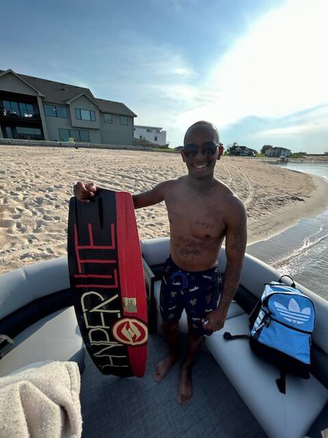 Aaron Scott tweet media