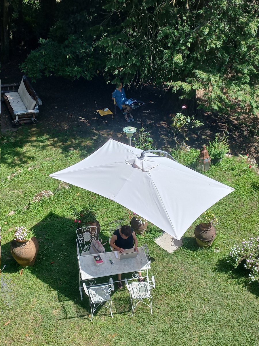 Het is warm, maar er wordt veel geschreven. #toscane