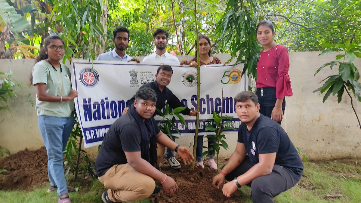 nssabvuCG's tweet photo. वृक्षारोपण कार्यक्रम Plantation Drive At @dp_nss Campus
जिसमें प्राचार्य डॉ.अंजू शुक्ला मैडम एवं एनएसएस वॉलिंटियर्स ने कॉलेज केंपस में वृक्षारोपण किया।
@_NSSIndia
@manojsinha812
@nssabvuCG
@NSSRDBhopal
@ashokshrotinss
@dp_nss 
@Yupesh3 https://t.co/vDUbSOaJGo