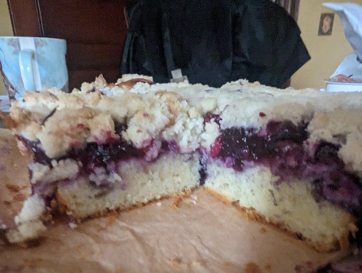 it's Monday, again. I'm back with another #BreakfastBakes coffee cake recipe of the year riff on @kingarthurflour. this week we have Blueberry! this might be my favorite so far.  I probably needed more minutes cooling on the counter before moving it to a plate. 

#MarieBakes