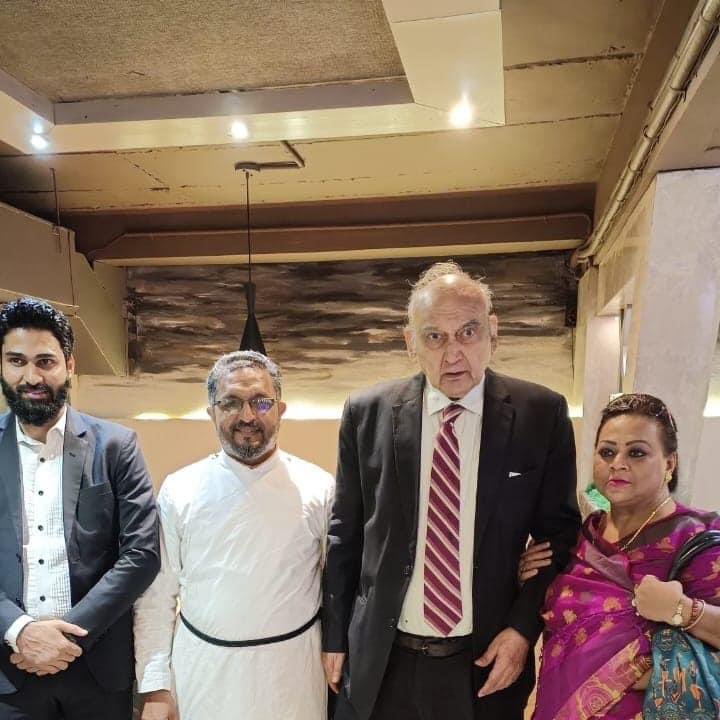 hammad_uh's tweet photo. Feeling incredibly flattered to witness the meeting between Husnara Salim aapa, the grandniece of Maulana Azad and Justice @mkatju , the ex-Judge of @SupremeCourtFan .I introduced them a month ago, and it's amazing to see their collaboration for Indo-Pak unity. https://t.co/nmiCtUYHHx