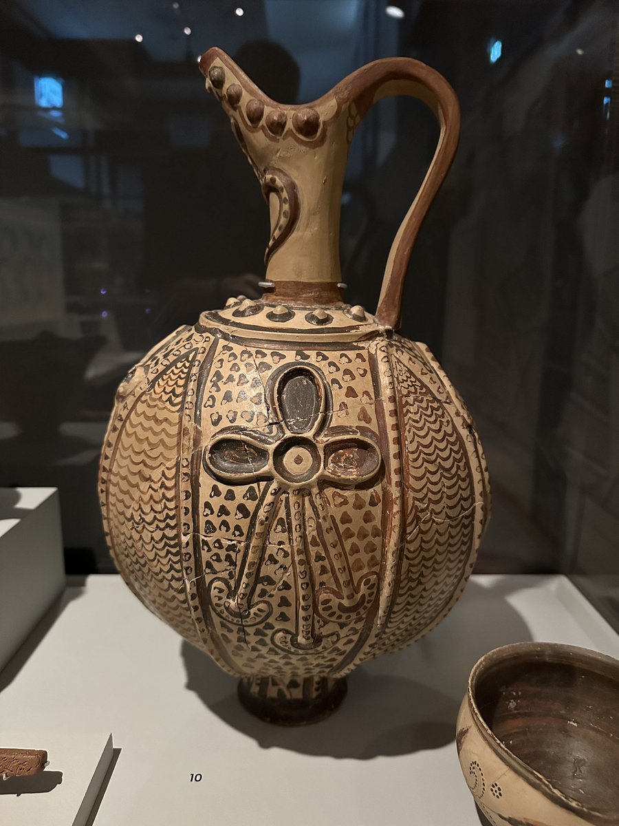 TinctureOfMuse's tweet image. Some stunning ceramics. Including what I like to think of an espresso cup from 1900-1800 BCE that Ai am ready to take home @AshmoleanMuseum -#LabyrinthAshmolean