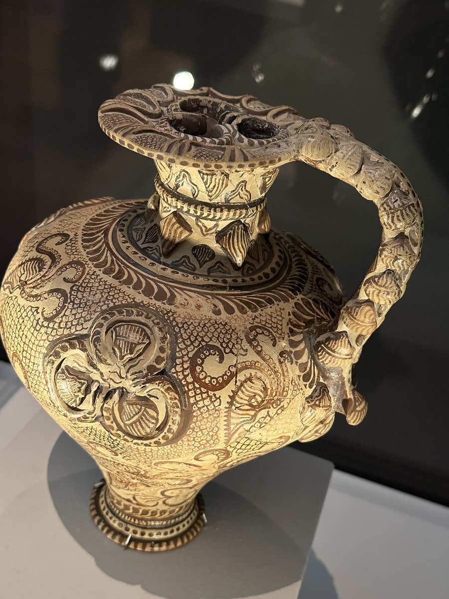 TinctureOfMuse's tweet image. Some stunning ceramics. Including what I like to think of an espresso cup from 1900-1800 BCE that Ai am ready to take home @AshmoleanMuseum -#LabyrinthAshmolean