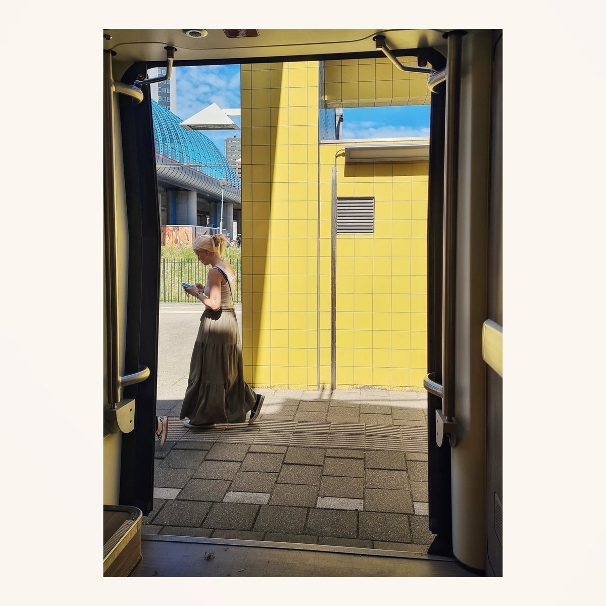 Treinzicht. 
.
#treinzicht #fromthetrain #sloterdijk #yellow #blue #woman #ns #nederlandsespoorwegen #station #stationsloterdijk