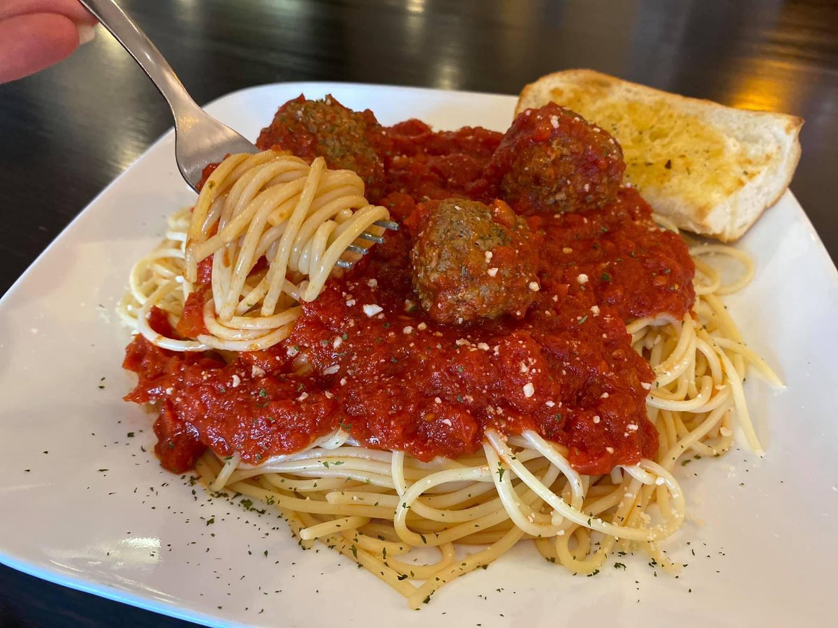 Who likes Spaghetti & Meatballs? 🍝 A delicious Monday Dinner Special served with a salad and garlic bread for only $12.99. Mamma Mia! 

#patspizzalewes #mondayspecial #dinner #dinnerspecial #spaghettiandmeatballs #spaghetti #pasta #pastalovers #lewesfoodie #meatballs
