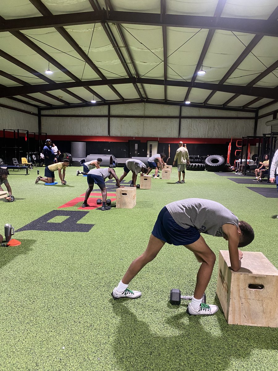 LSOCFootball's tweet image. After a week off your Varsity Lions are back to work this morning. #Compete