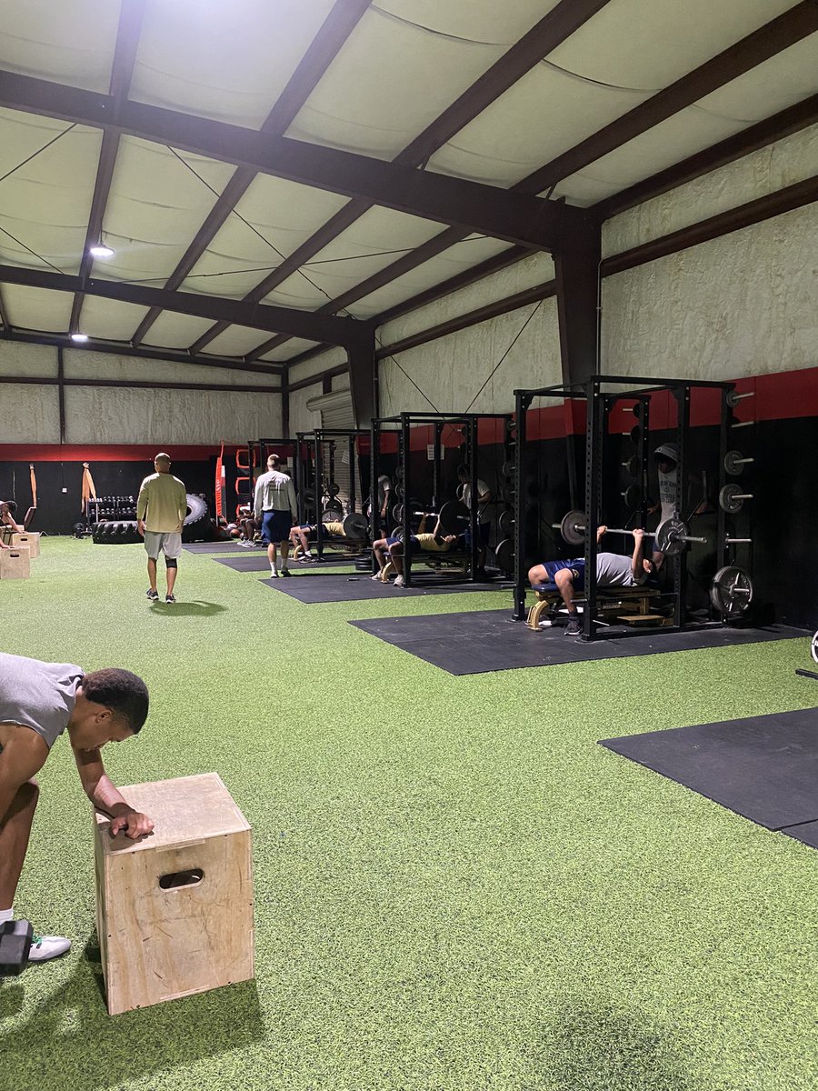 LSOCFootball's tweet image. After a week off your Varsity Lions are back to work this morning. #Compete