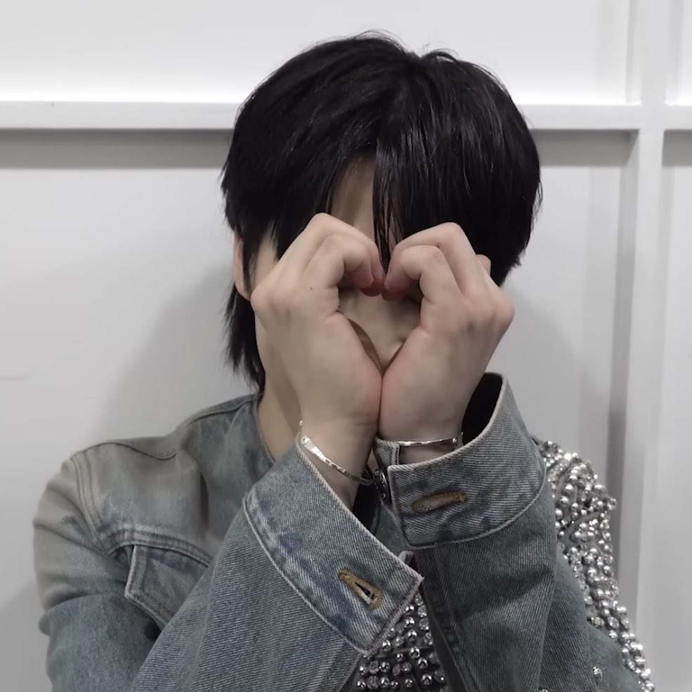 luvlyminies's tweet photo. ๐๏ธ #miniegives โก ph only
< better late than never >
Late celebration for Jimin's #1 billboard Hot 100 and Army Day Giveaway โก
๐ one winner only, pls see attached photo for the prize
๐ mbf
๐ No GA accounts pls
๐ reply any streaming proofs of face album (like crazy) https://t.co/8p3wUdg9wi