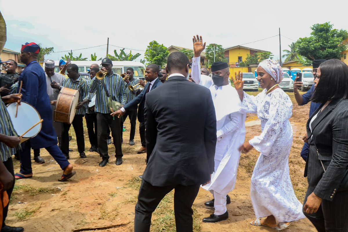 VillaUpdatesng's tweet photo. Former Vice President Prof. Yemi Osinbajo SAN, GCON and his wife Mrs Oludolapo Osinbajo attend the public Thanksgiving Event and Recognition by the Ikenne Development Association in Ikenne, Ogun State. 9th July, 2023. https://t.co/R17Ycq3M2R