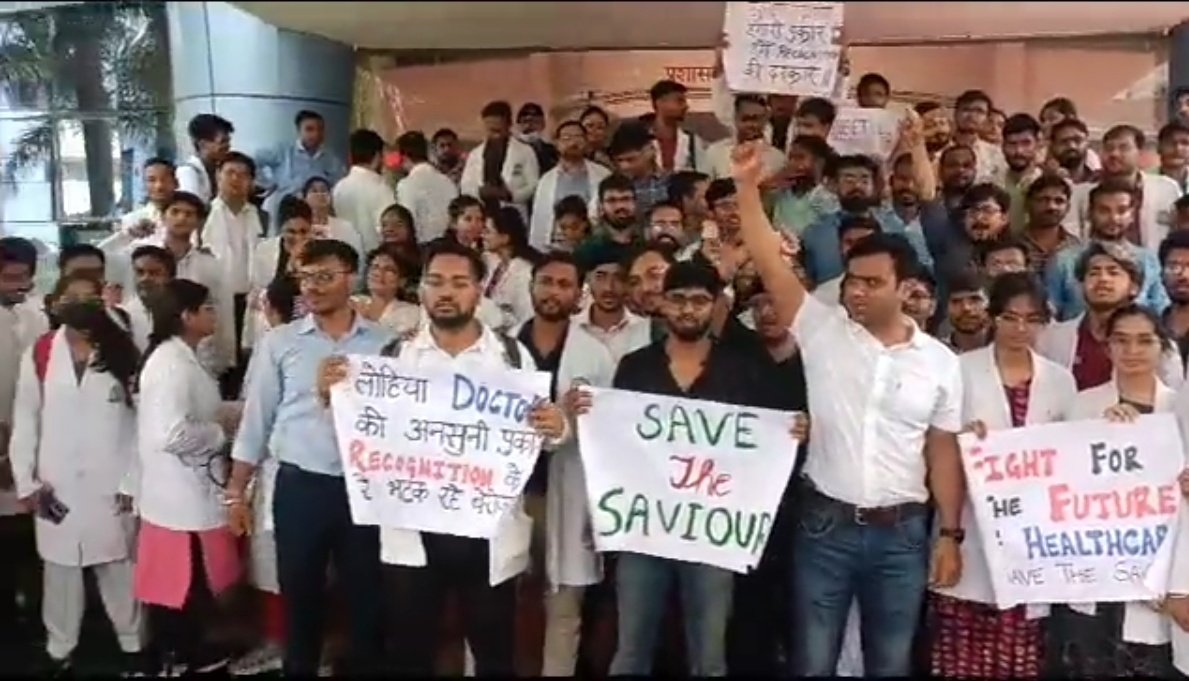 Indian__doctor's tweet photo. The future of students is in dark! 
Many meritorious students have got good rank in #neetpg but will not be able to do counseling in PG without registration number,
 The college administration is playing with the future of the students by assuring every time! @brajeshpathakup https://t.co/meRqMy90yG